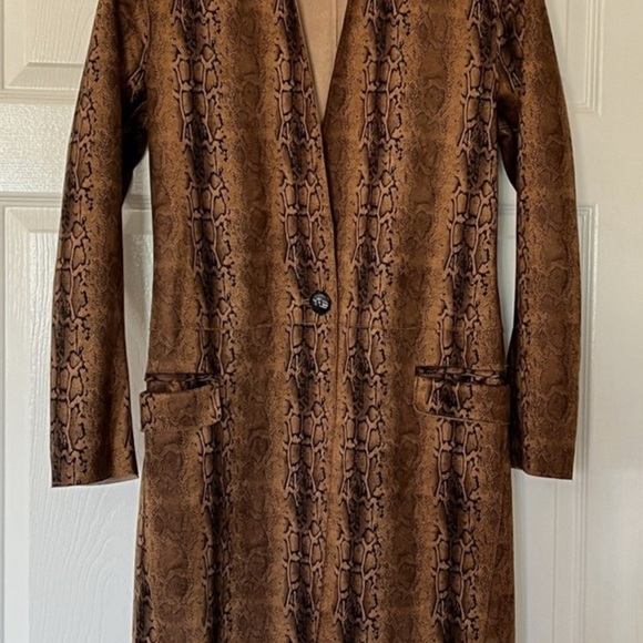 BLANKNYC Snake Print Soft Faux Suede Long Coat Size Medium - Picture 2 of 9